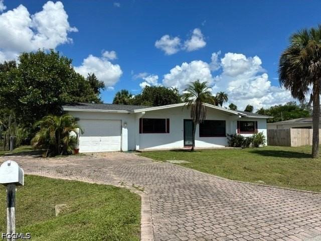 913 Entrada Dr N - Photo 2 of 15