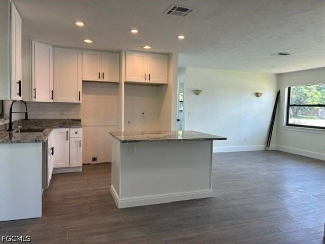 913 Entrada Dr N - Photo 3 of 15