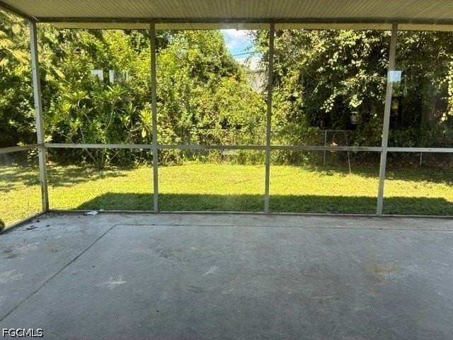 913 Entrada Dr N - Photo 4 of 15