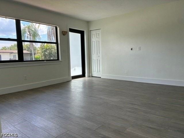 913 Entrada Dr N - Photo 5 of 15