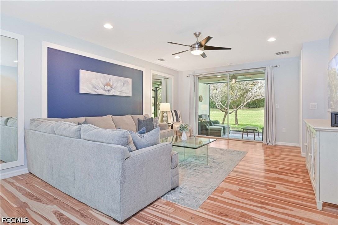14919 Edgewater Cir - Photo 3 of 32