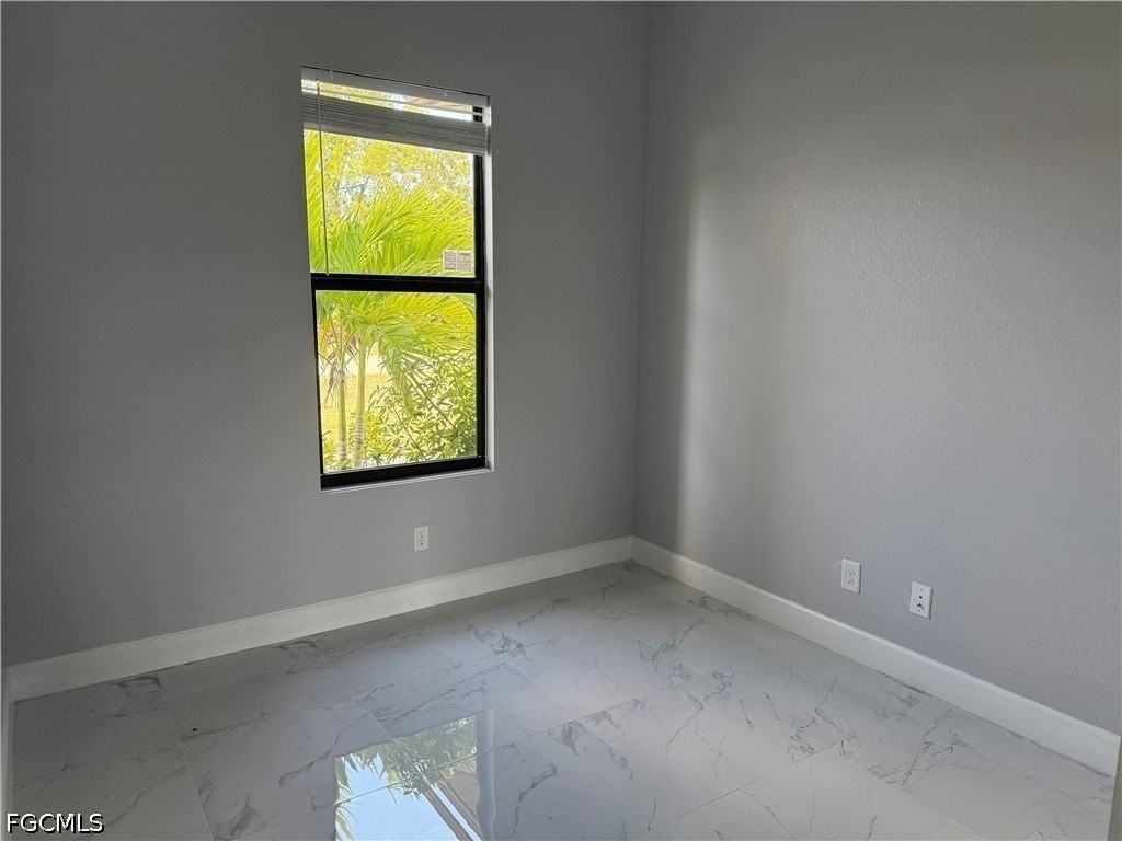 2505 Sw 17th Pl - Photo 7 of 26