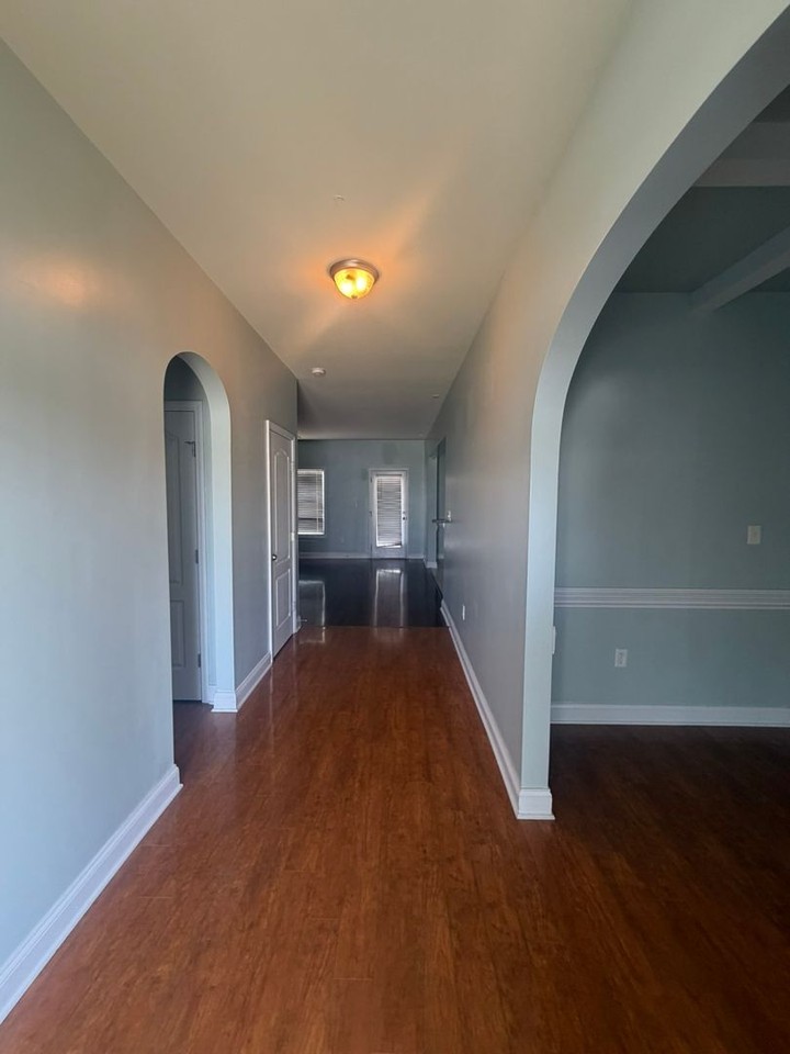 3541 Castlefield Ln - Photo 3 of 15