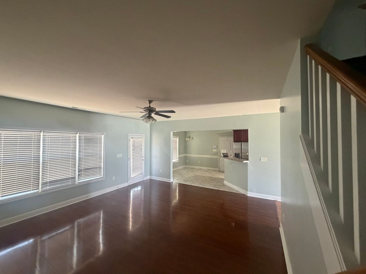 3541 Castlefield Ln - Photo 4 of 15