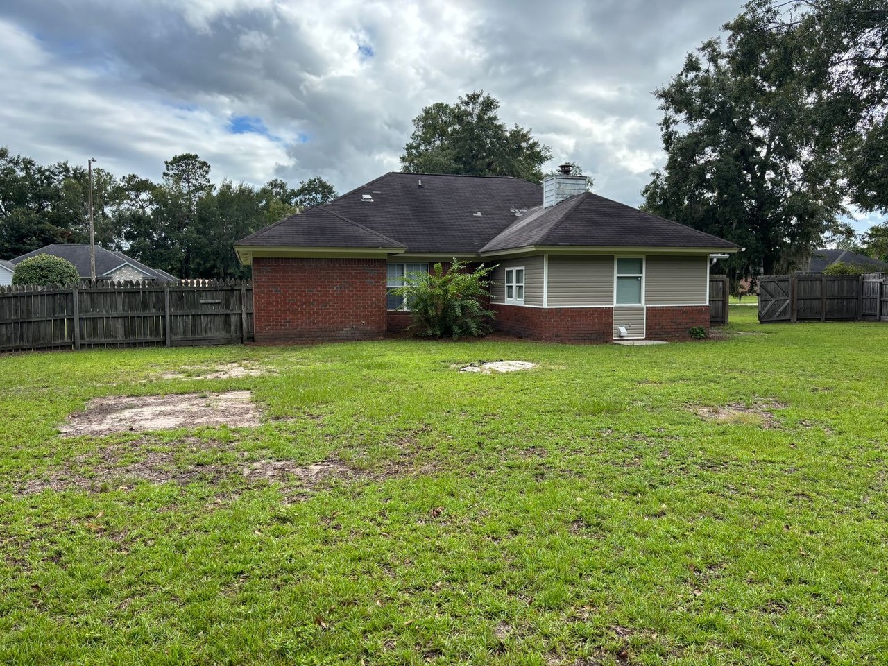 1108 Montclair Dr - Photo 2 of 17