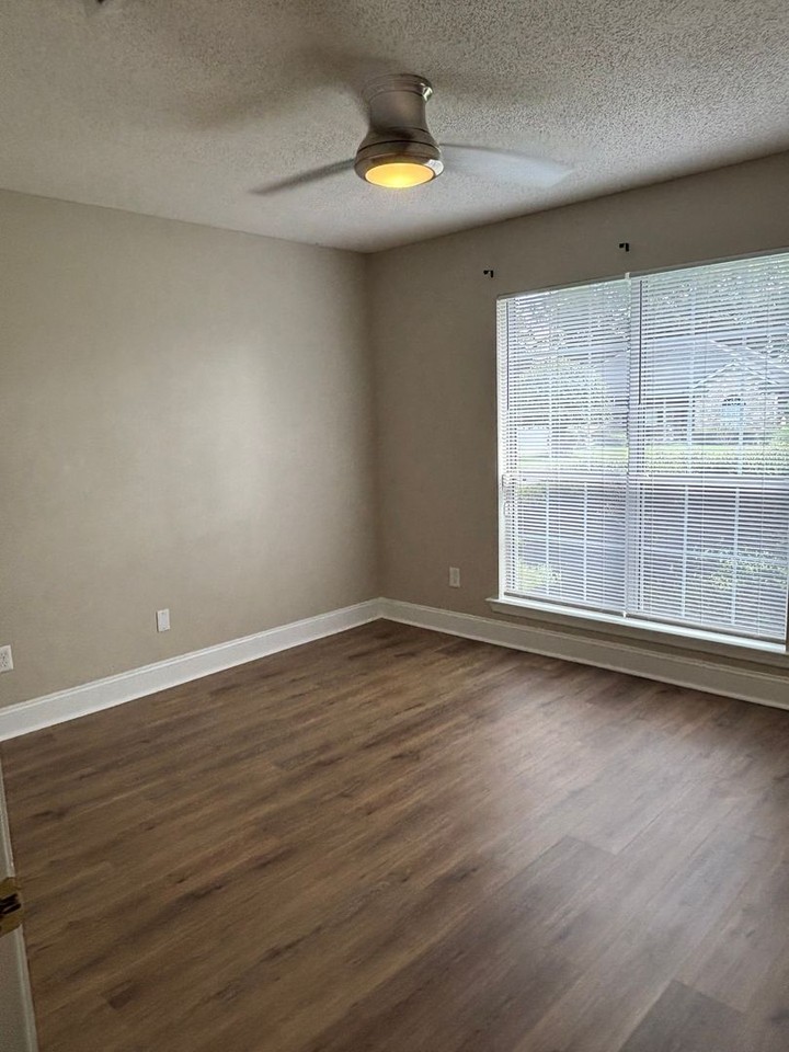1108 Montclair Dr - Photo 3 of 17