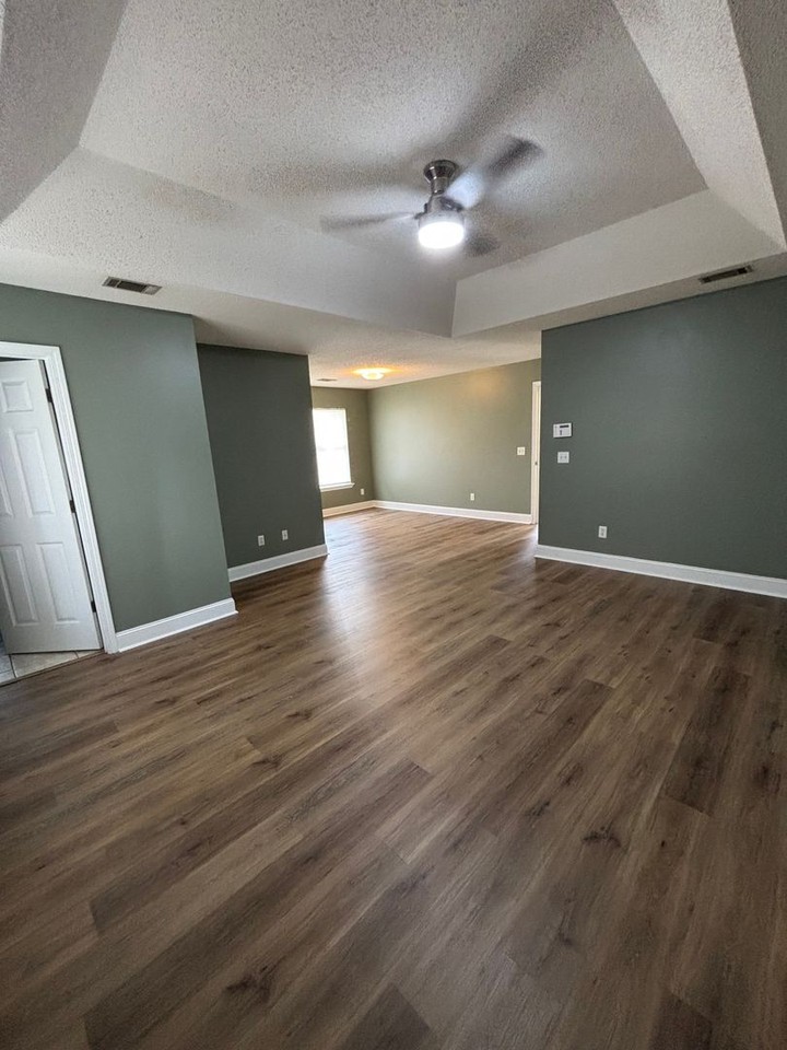 1108 Montclair Dr - Photo 5 of 17