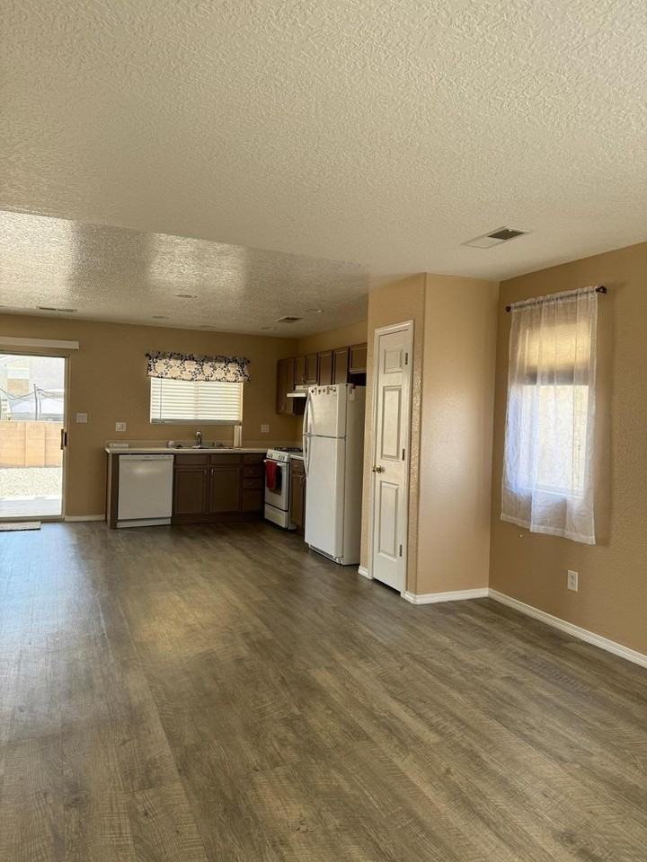 10920 Tomatillo Ln Se - Photo 5 of 46