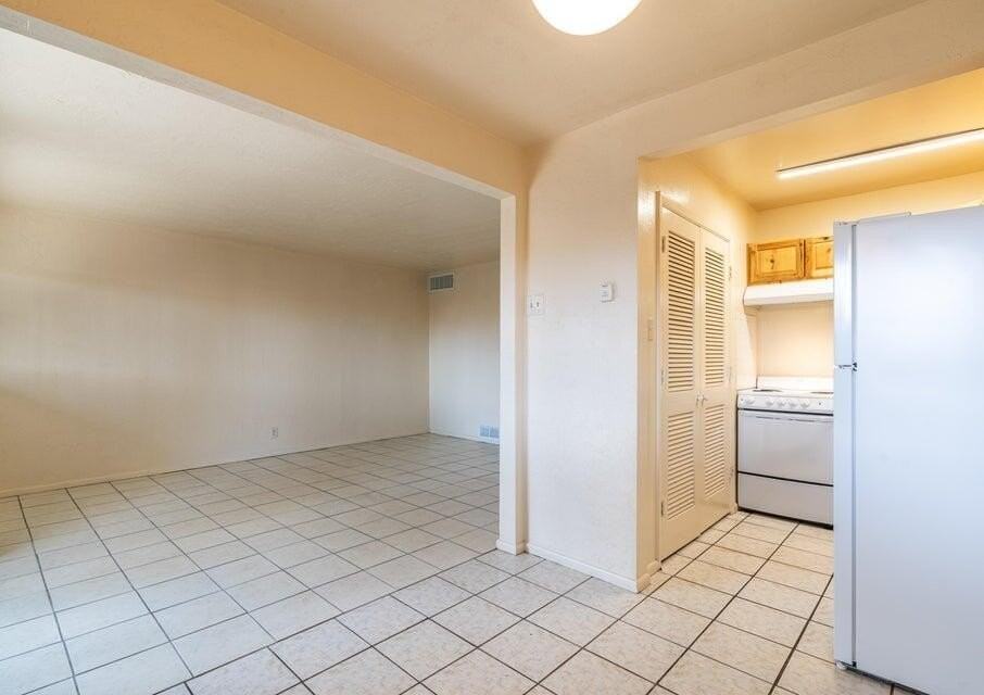 206 Princeton Dr Se #5 - Photo 6 of 16