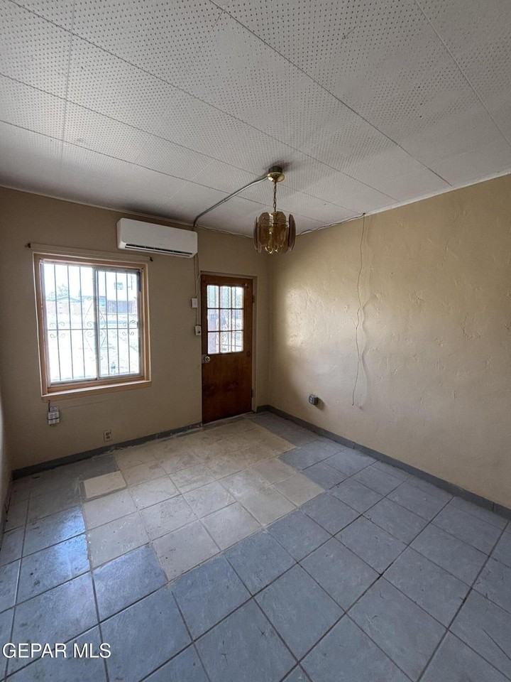 4000 1/2 Sacramento Ave - Photo 3 of 12