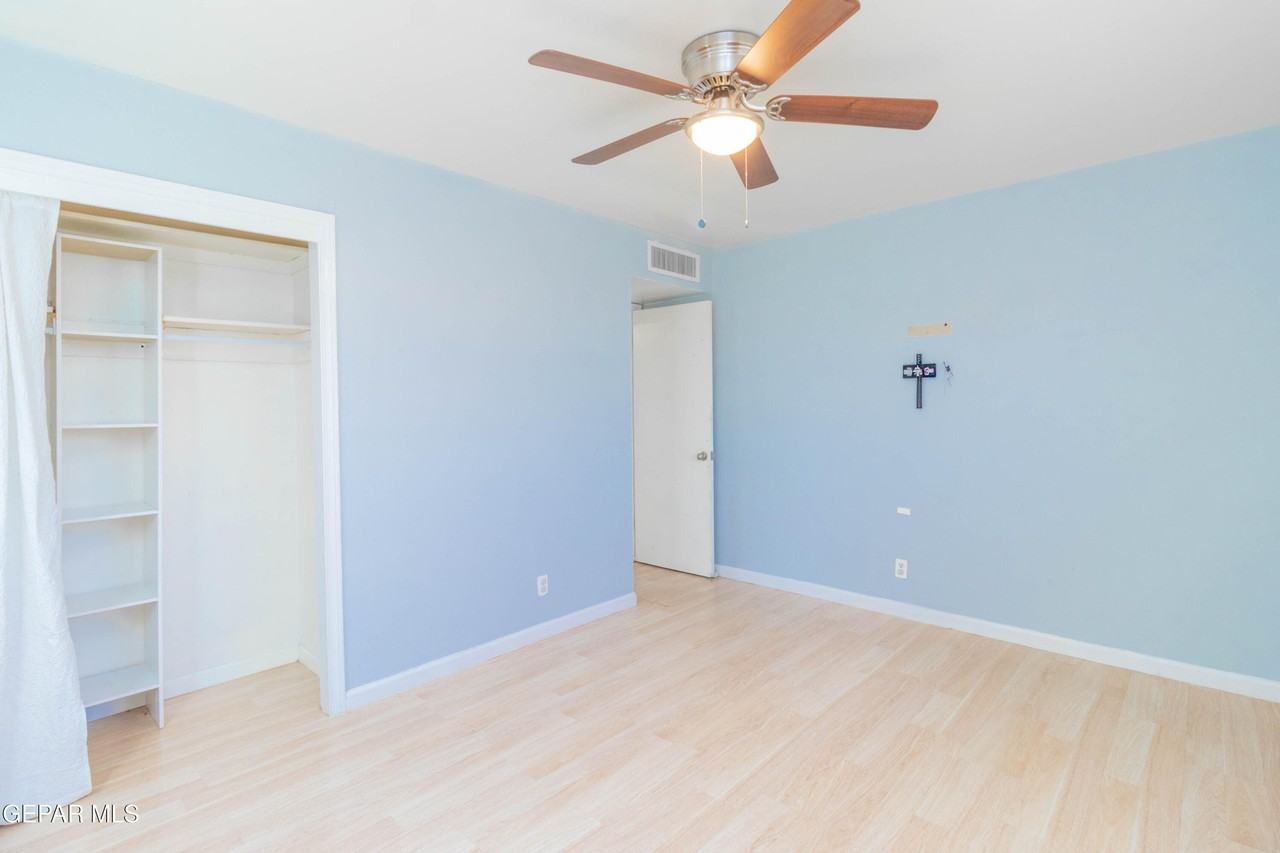 451 Borrett St - Photo 6 of 29