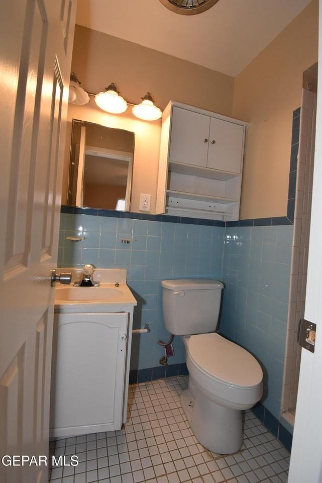 807 Poplar St - Photo 4 of 16