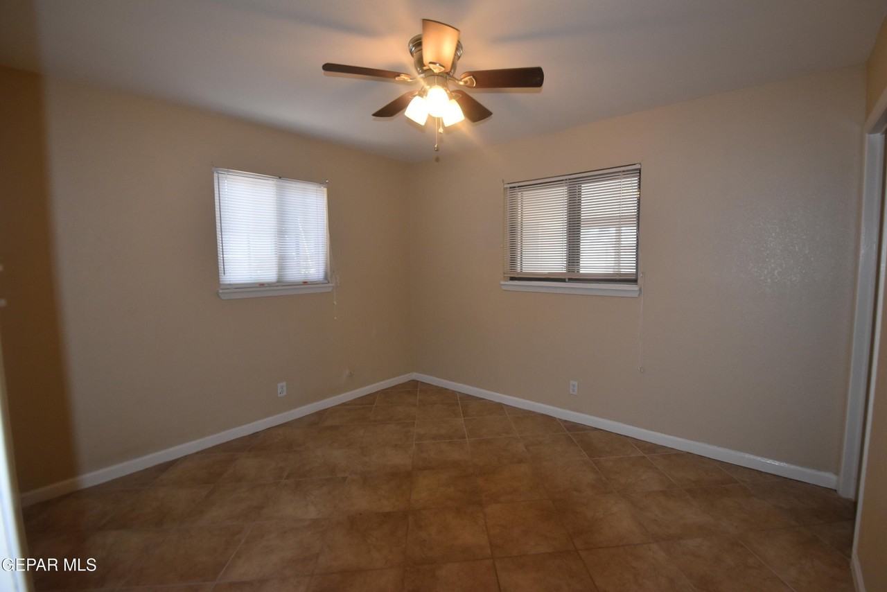 807 Poplar St - Photo 7 of 16