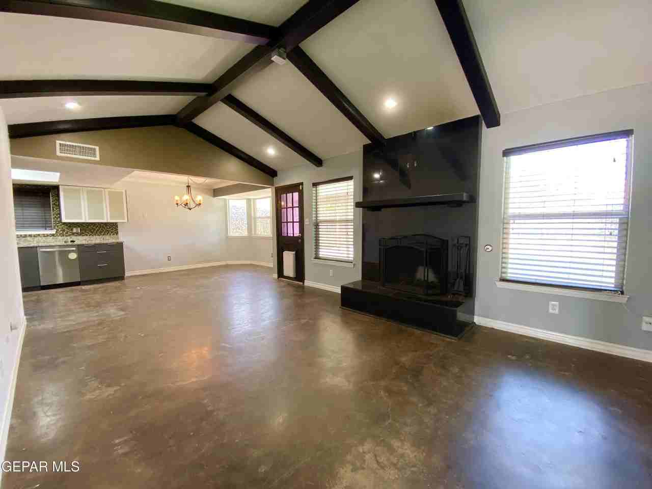 3217 Tomahawk St - Photo 2 of 27