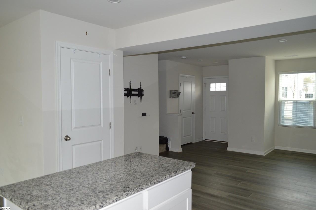 101 Forthside Way - Photo 4 of 25