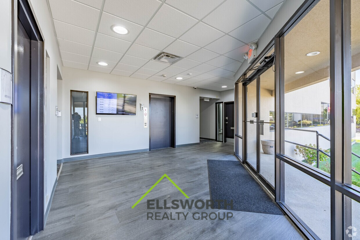 9624 Cincinnati Columbus Road - Office Space - Photo 6 of 10