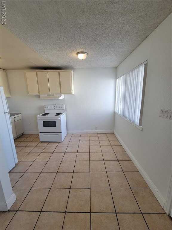 908 N Jones Blvd #A - Photo 6 of 26
