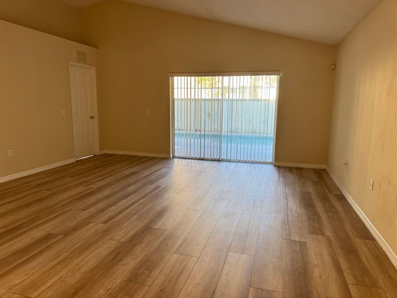 2510 Hamlet Ln - Photo 4 of 23