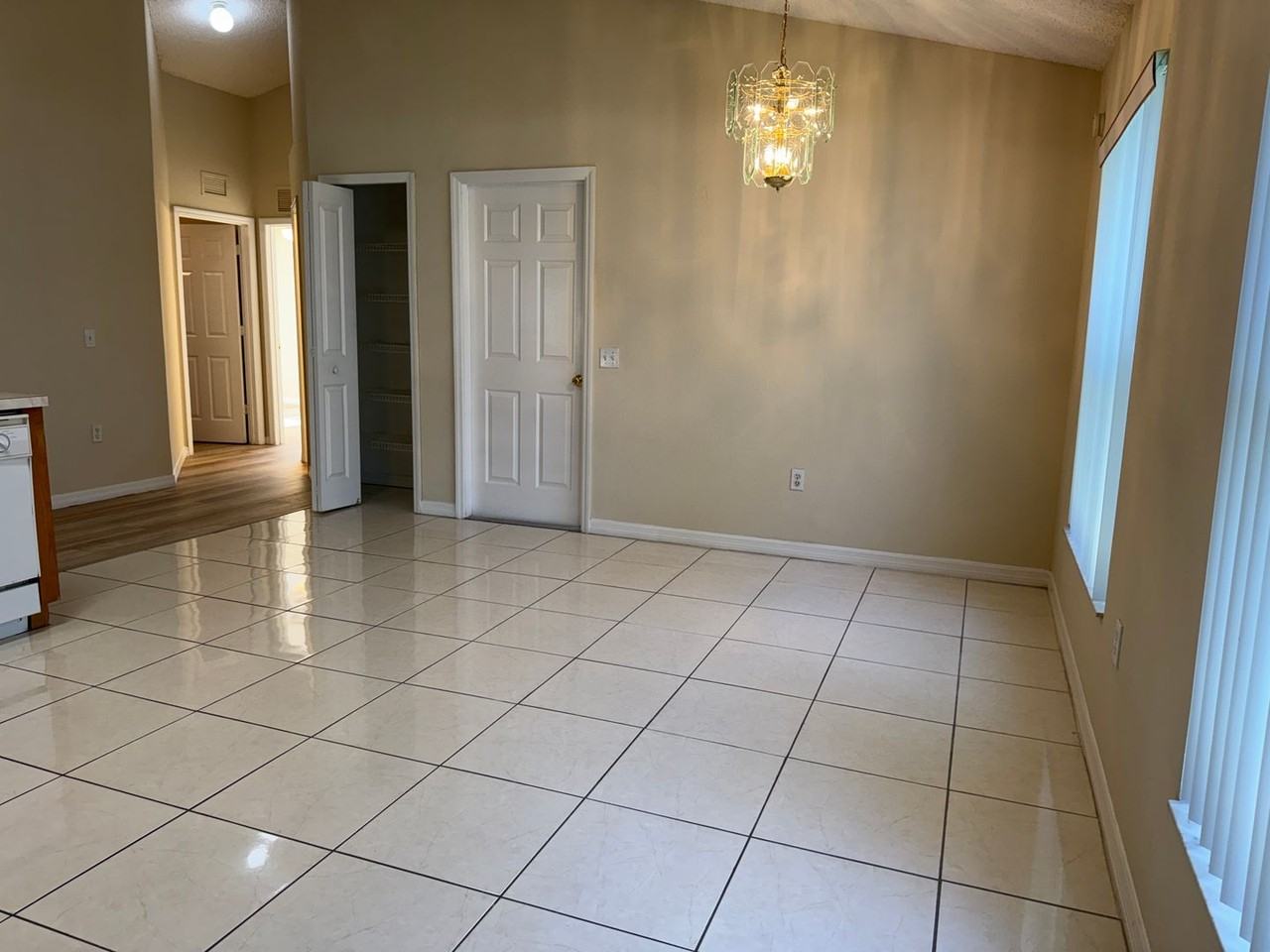 2510 Hamlet Ln - Photo 6 of 23