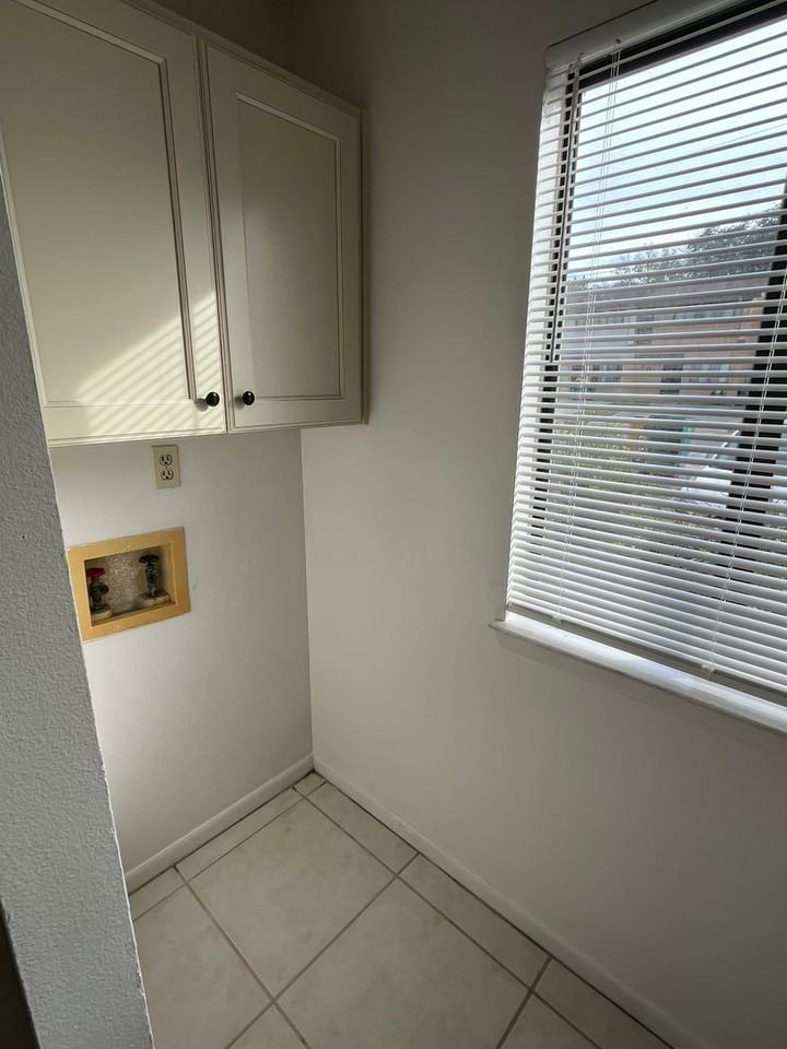 607 Virginia Oak Ct - Photo 4 of 16