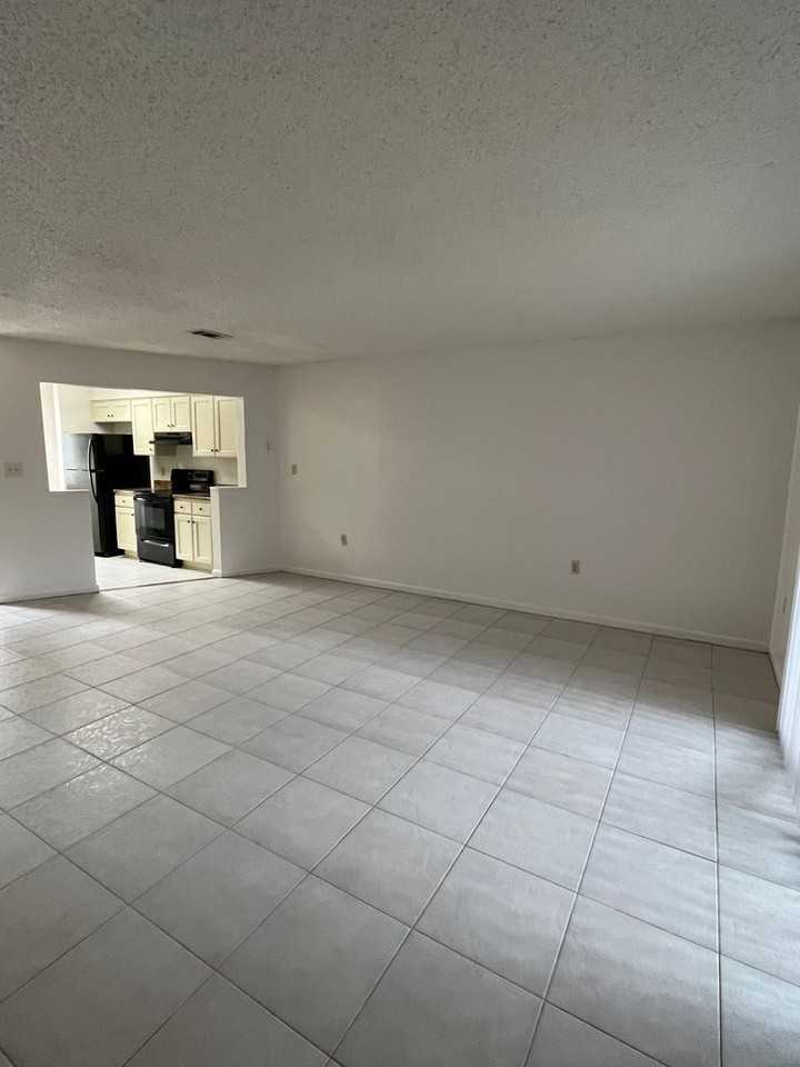 607 Virginia Oak Ct - Photo 5 of 16