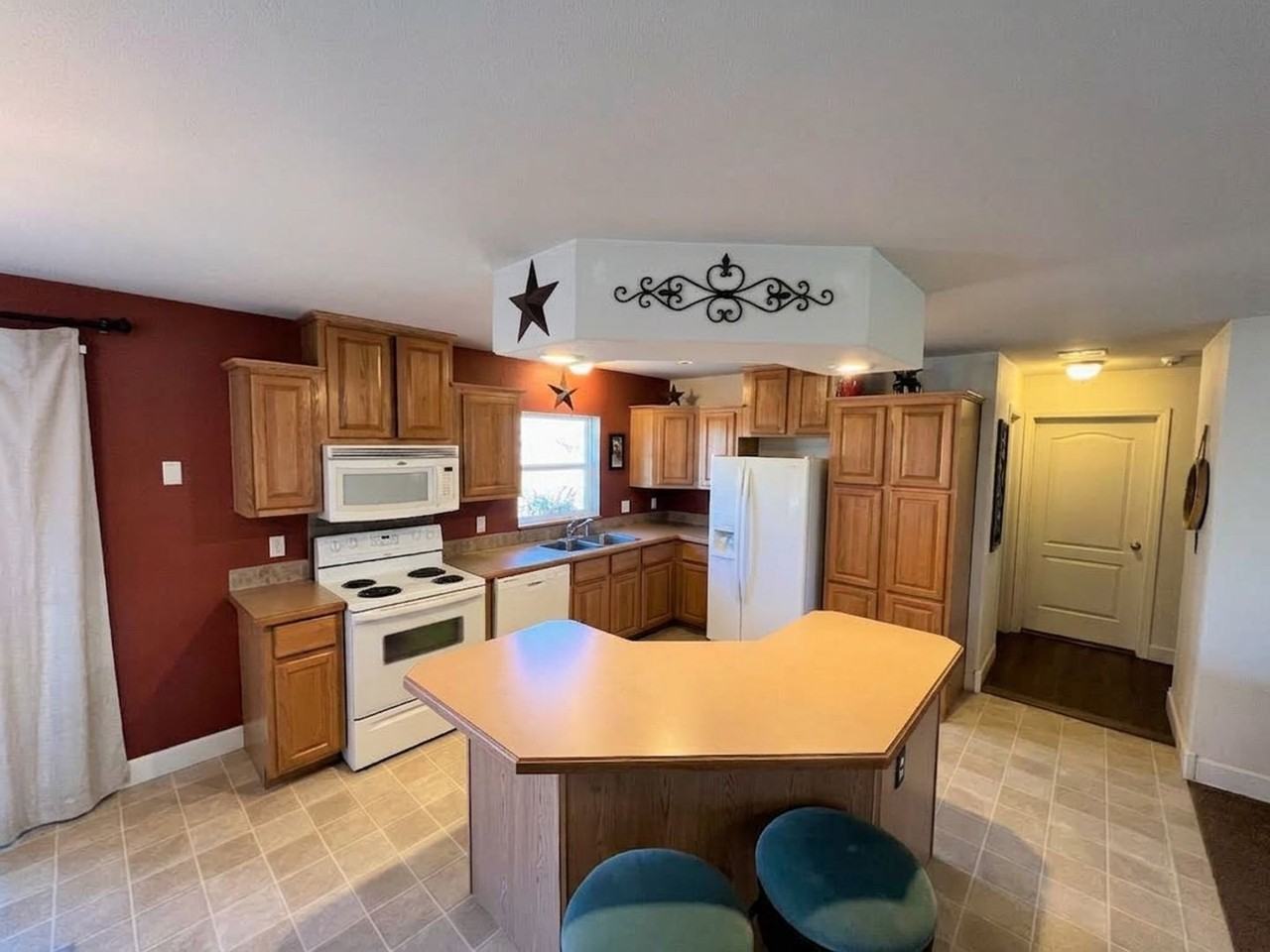 412 Walters Dr - Photo 4 of 10