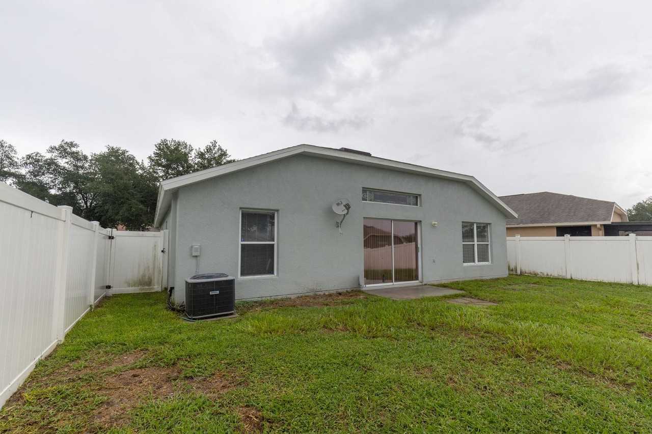 10250 Hunters Haven Blvd - Photo 3 of 35