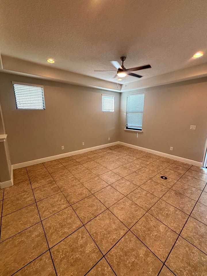 8171 Roseville Blvd - Photo 7 of 33
