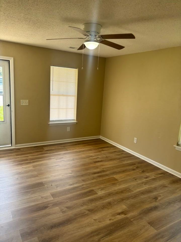 2324 Pine Knoll Ter - Photo 3 of 9