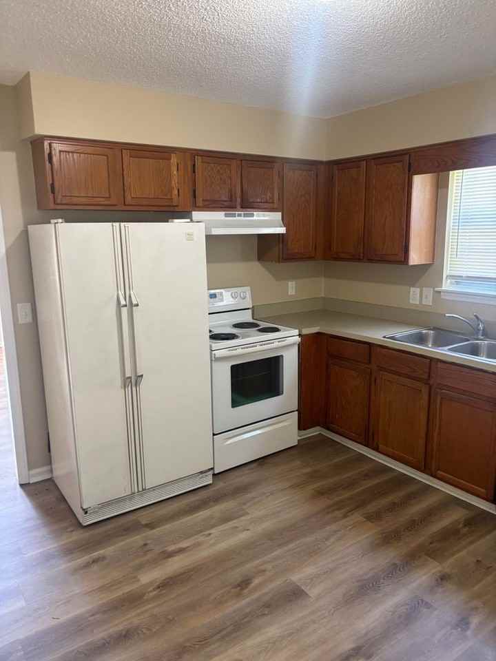 2324 Pine Knoll Ter - Photo 4 of 9