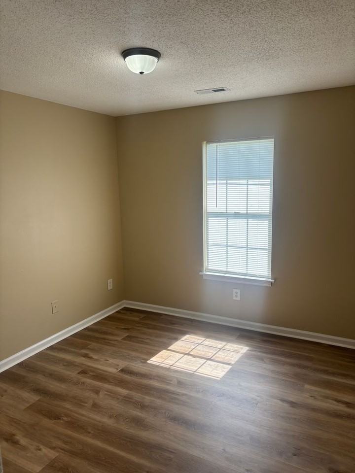 2324 Pine Knoll Ter - Photo 5 of 9