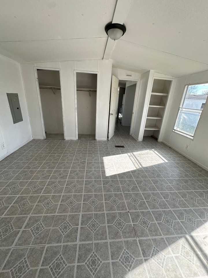 209 Wadley Dr - Photo 2 of 10