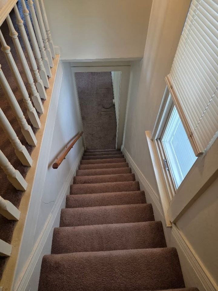414 S Summit St - Photo 2 of 11