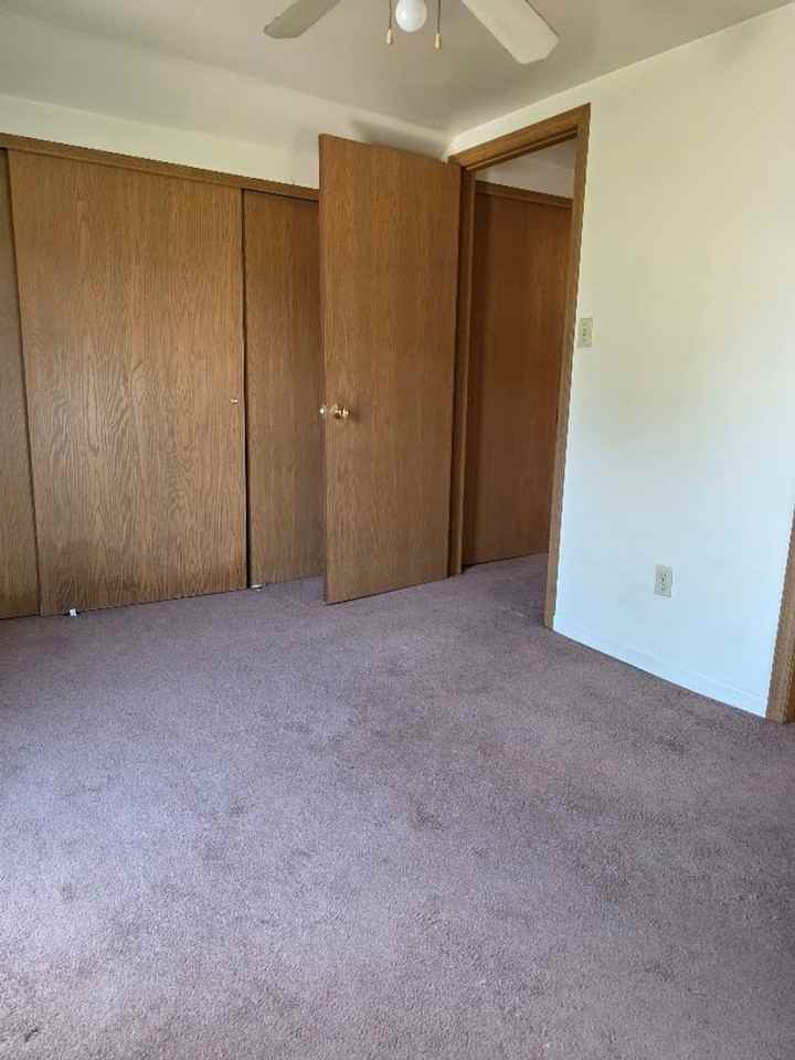 414 S Summit St - Photo 4 of 11