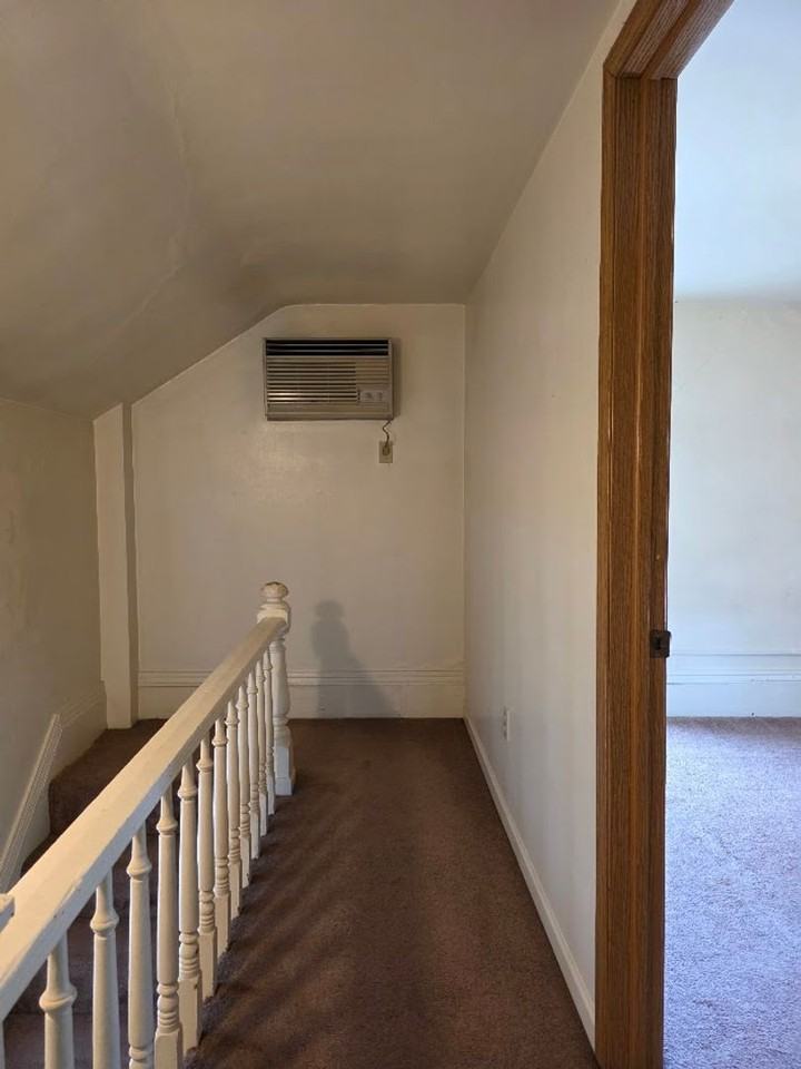 414 S Summit St - Photo 5 of 11