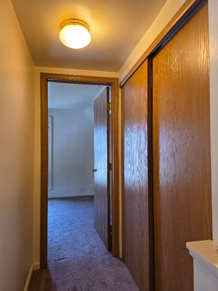414 S Summit St - Photo 6 of 11