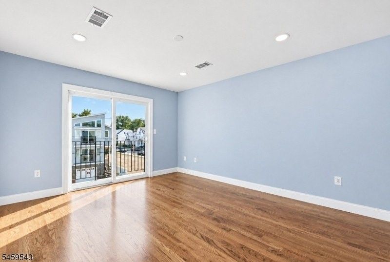 23 Edwin Pl - Photo 4 of 9