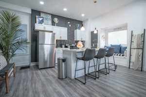 featured image of 1041 E Whittier St