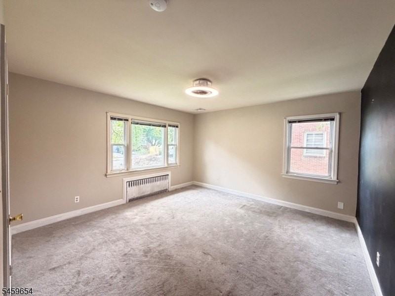 1031 Lowden Ave - Photo 4 of 8