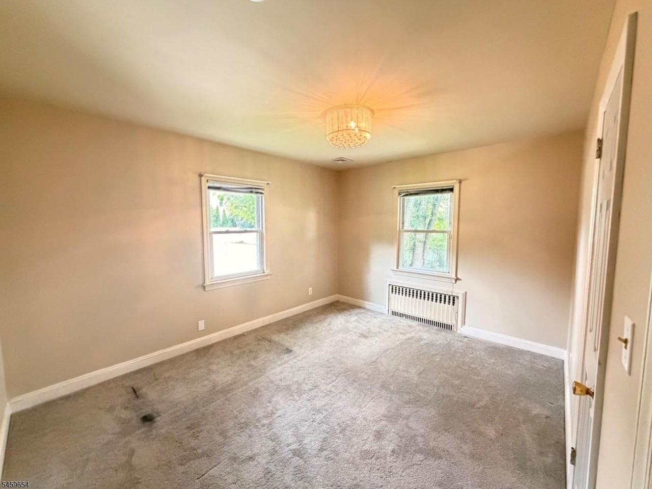 1031 Lowden Ave - Photo 5 of 8