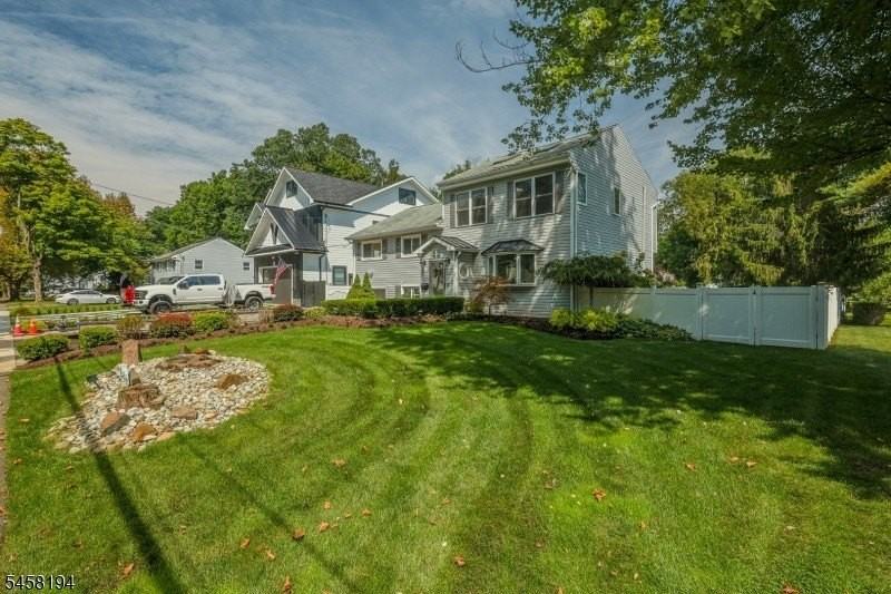 22 Bryant Dr - Photo 3 of 33