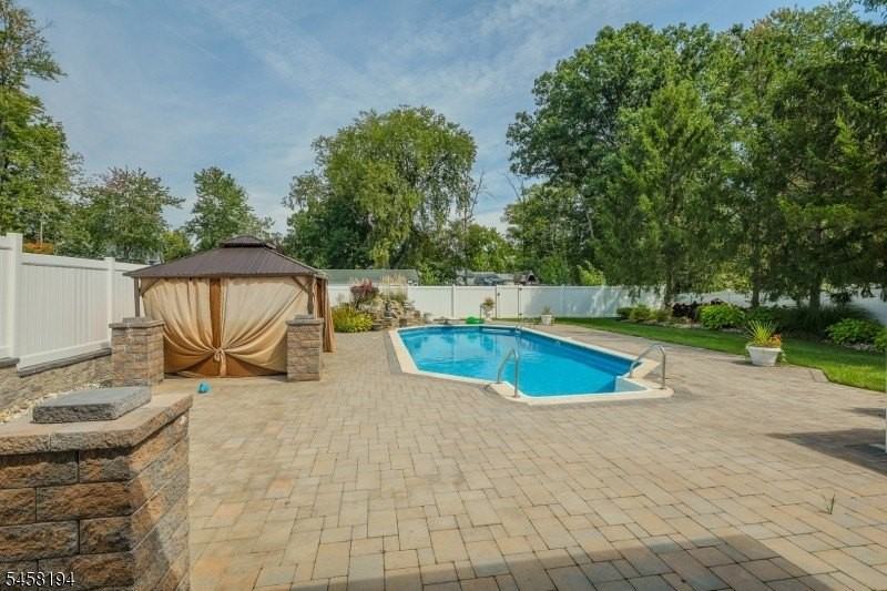 22 Bryant Dr - Photo 5 of 33
