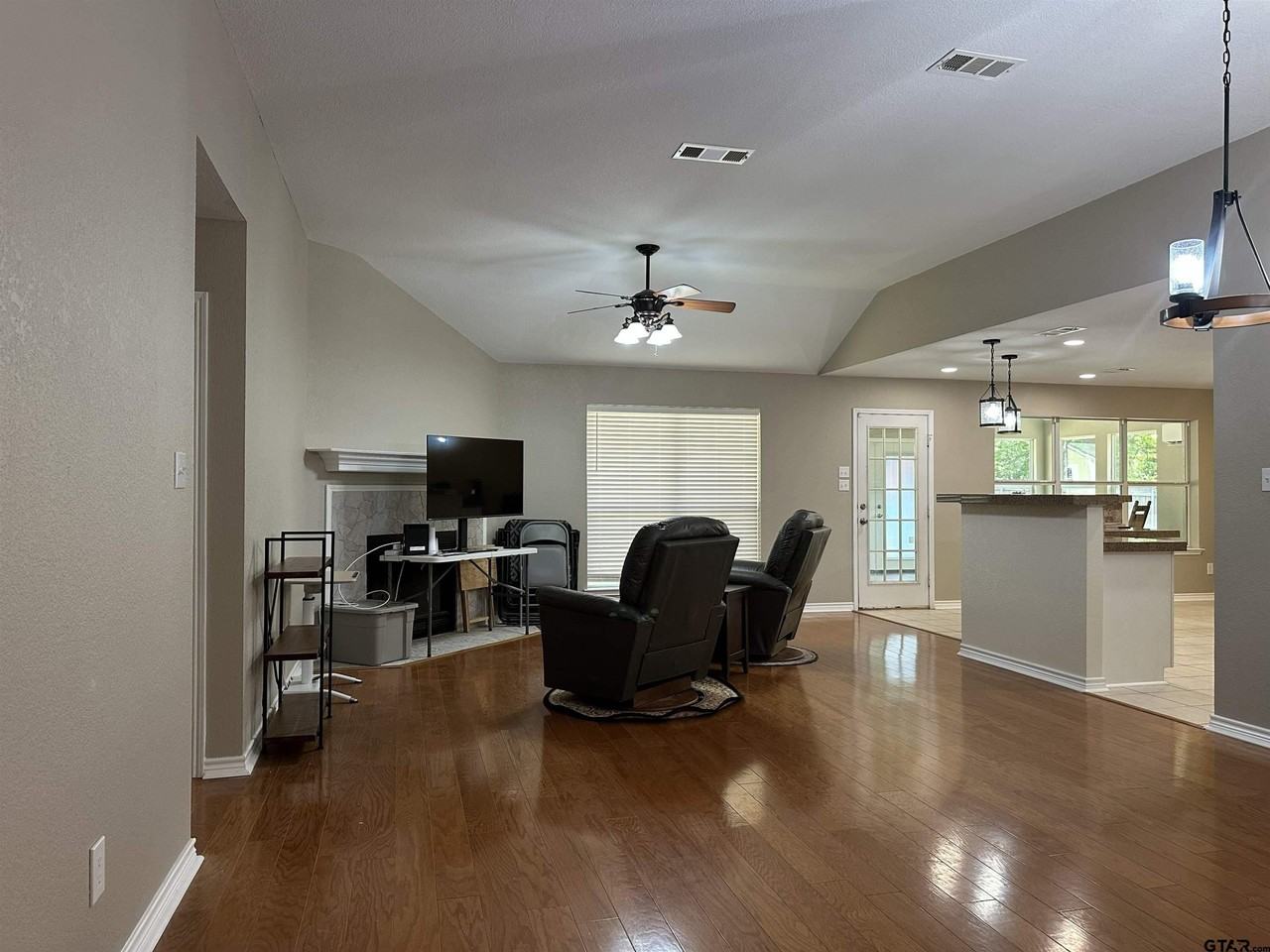 15320 Country Acres - Photo 2 of 19