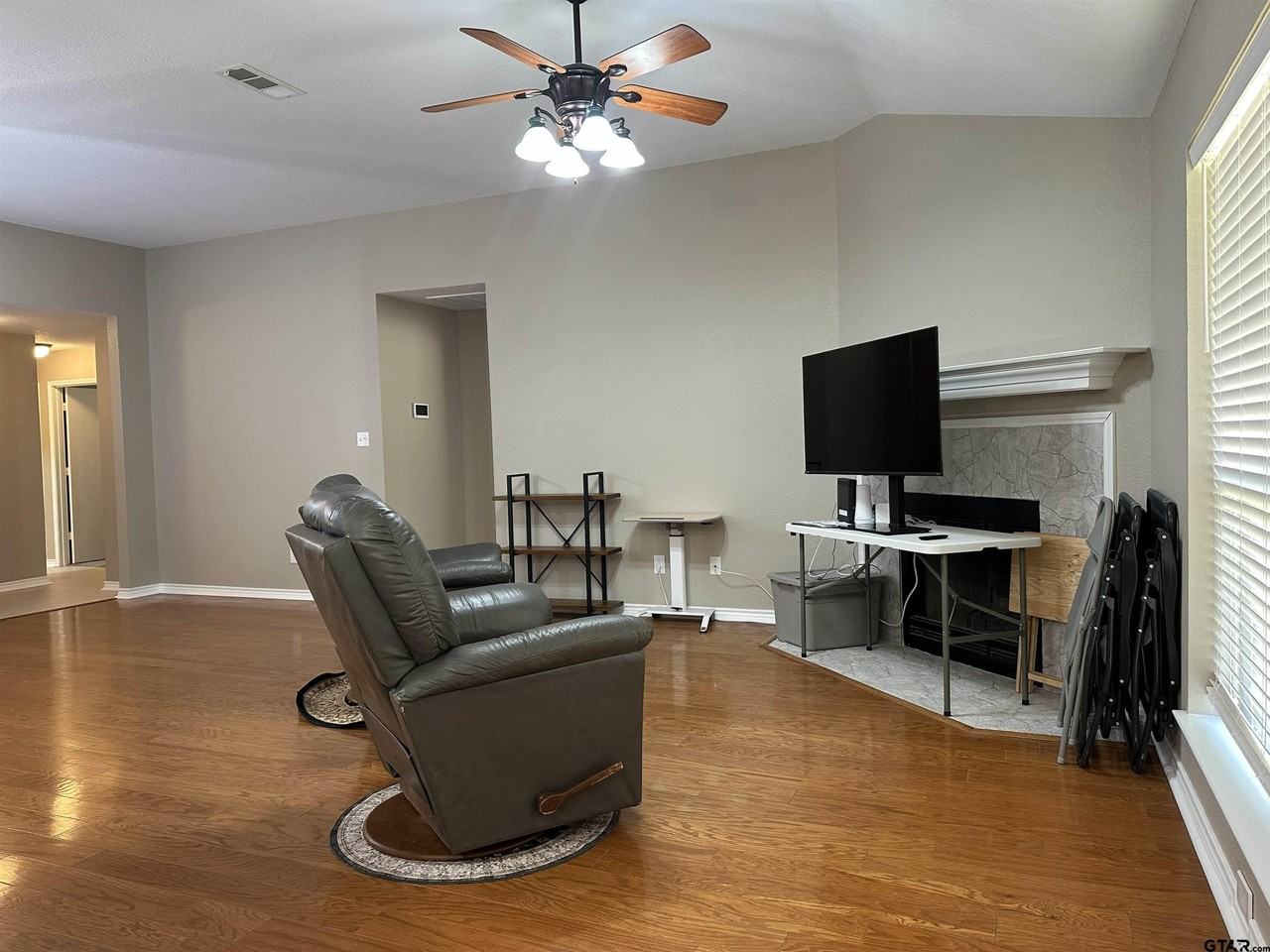 15320 Country Acres - Photo 3 of 19
