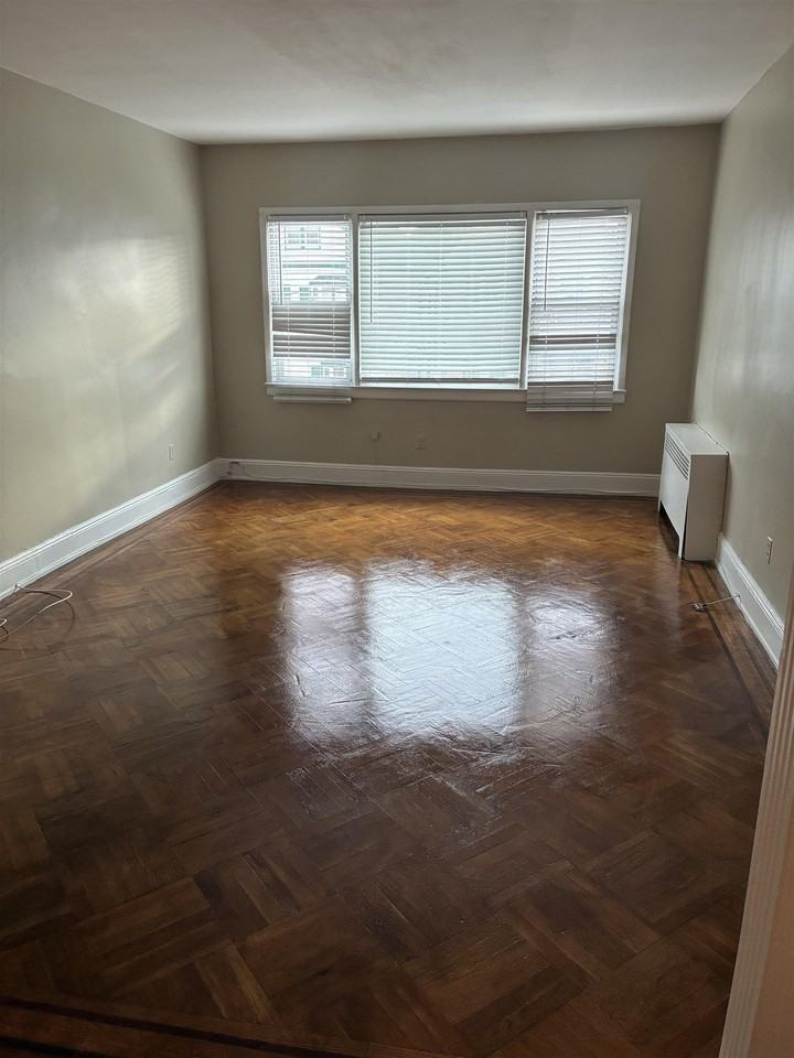 155 W 9th St - Photo 5 of 20