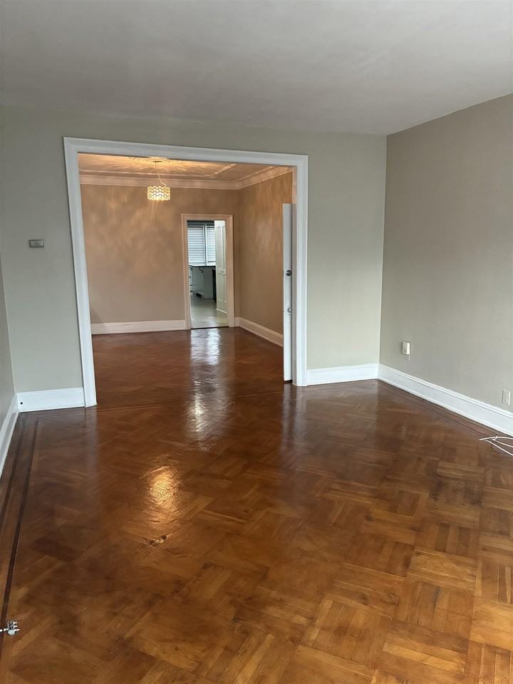 155 W 9th St - Photo 6 of 20