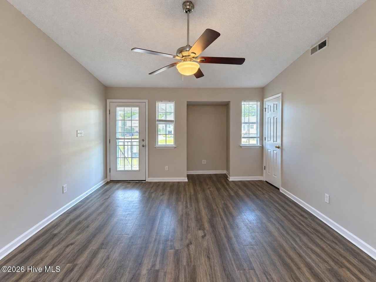 102 Derwent Ct #A - Photo 5 of 16