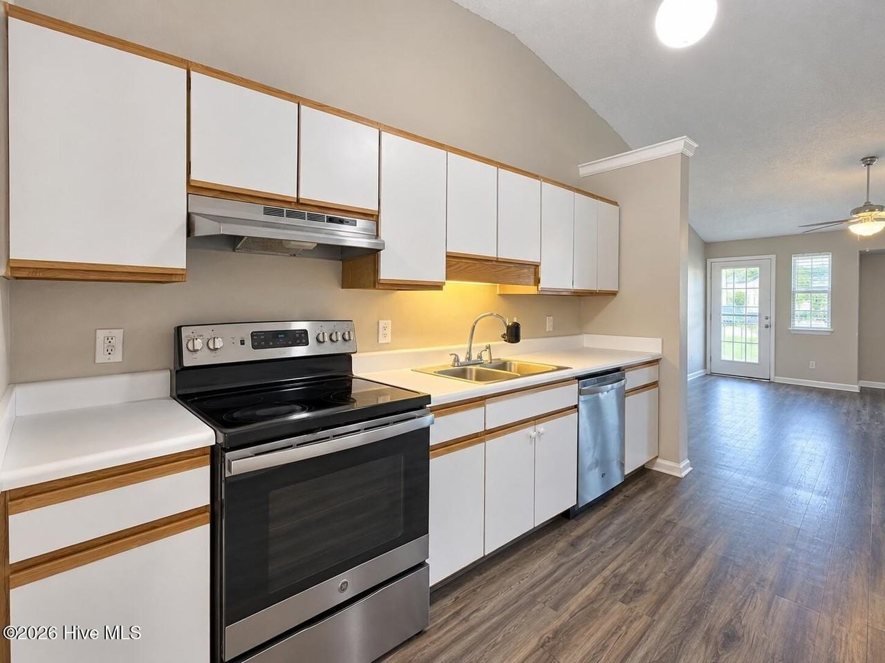 102 Derwent Ct #A - Photo 7 of 16