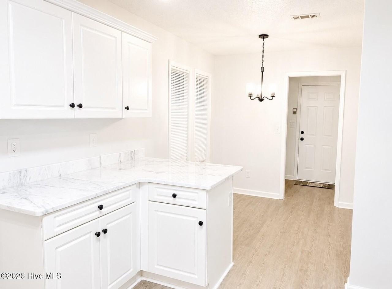 607 Sunset Oaks Ln - Photo 4 of 13