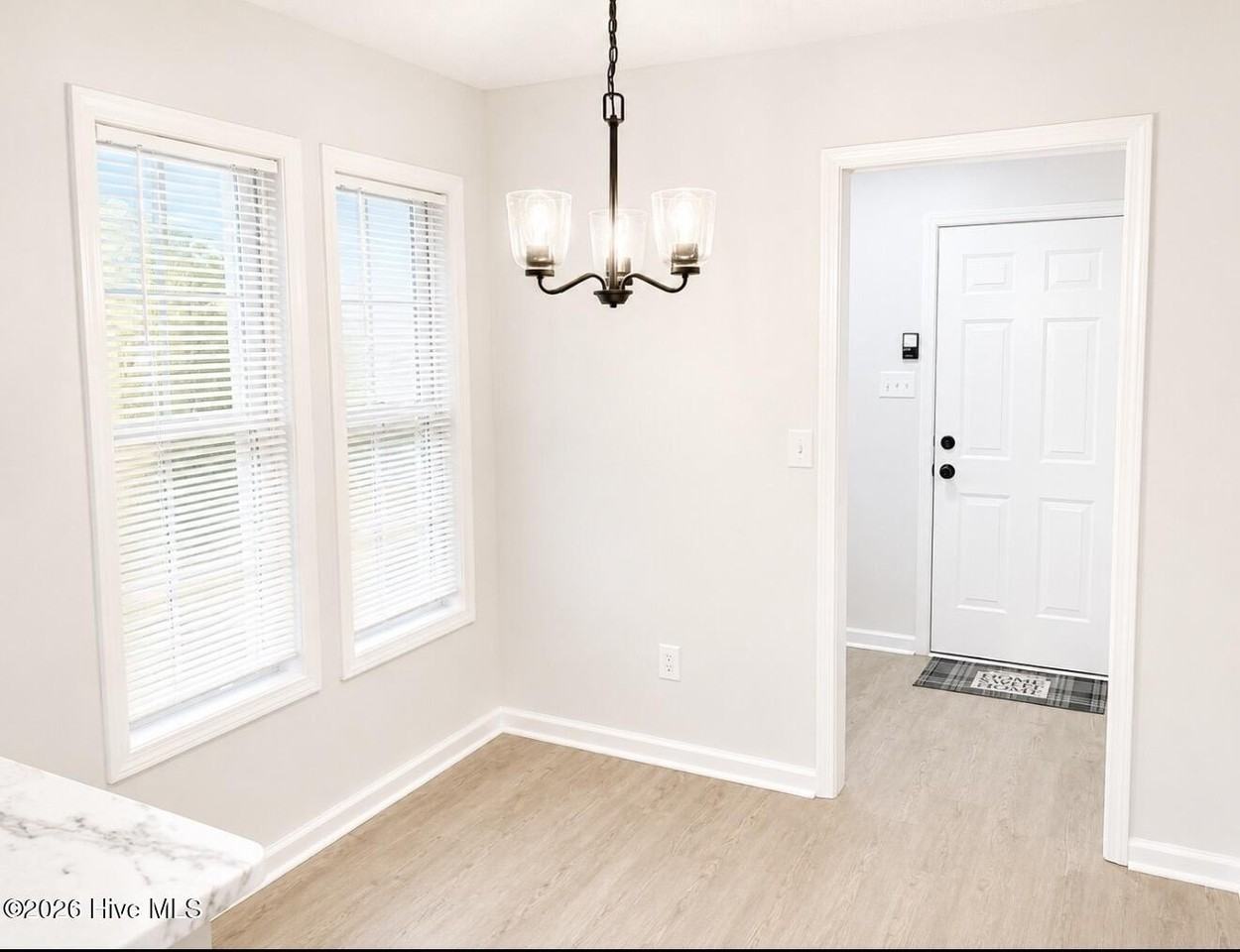 607 Sunset Oaks Ln - Photo 5 of 13